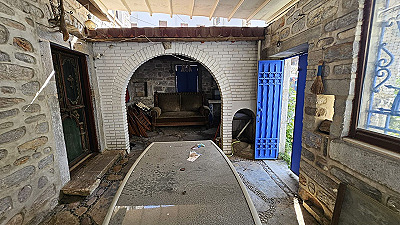 Kumbahçe Satılık Tarihi Taş Ev | 100 Yıllık, Avlulu, Sarnıçlı