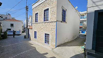Kumbahçe Satılık Tarihi Taş Ev | 100 Yıllık, Avlulu, Sarnıçlı