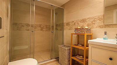 Yalıkavak Geriş Denize Sıfır Manzaralı Triplex Villa + Misafir Evi