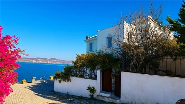 Yalıkavak Geriş Denize Sıfır Manzaralı Triplex Villa + Misafir Evi
